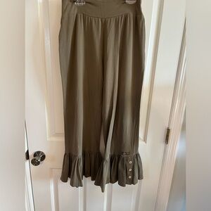 Matilda Jane olive green ruffle cropped pants- adult medium